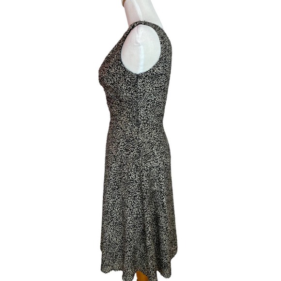 Tahari Black and White Boucle Tweed Fit and Flair Sleeveless V-neck Dress Sz 2 - Picture 6 of 7